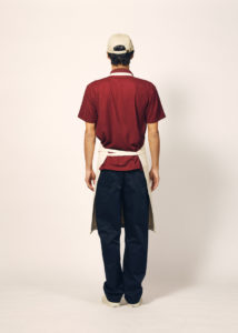 ウォッシュ キャンバス＆ツイル エプロン（ループタイプ） 男性 背面 着用イメージ