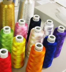 刺しゅうで使える糸は色も多彩です！