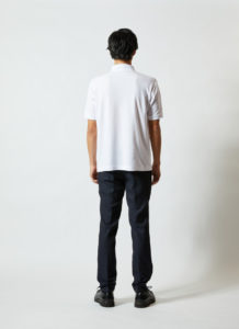 5.3オンス ドライカノコ ユーティリティー ポロシャツ 男性 背面 着用イメージ
