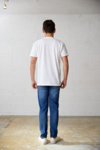 フルーツベーシックTシャツ 男性 背面 着用イメージ